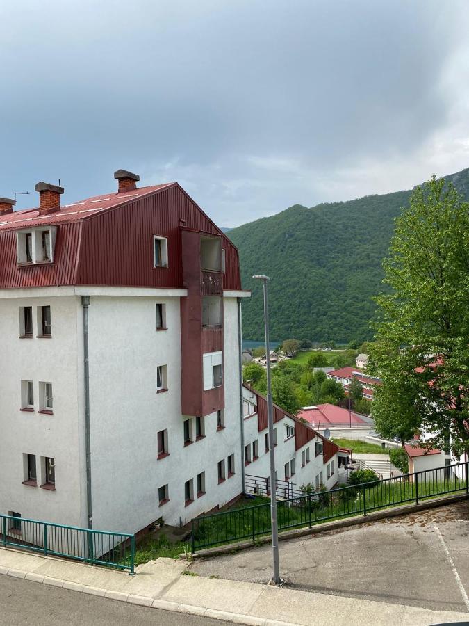 Apartment Varezic بلوزين المظهر الخارجي الصورة